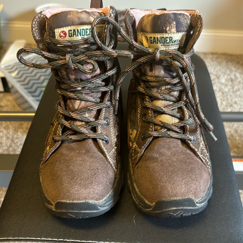 Girls size 1  Gander Mountain Hunting Boots